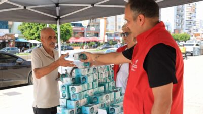 Mersin Büyükşehir Belediyesi, özel gün ve gecelerde vatandaşlarla bir arada
