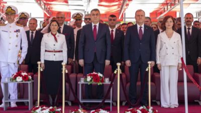Mersin Büyükşehir Belediye Başkanı Vahap Seçer ve eşi Meral Seçer,