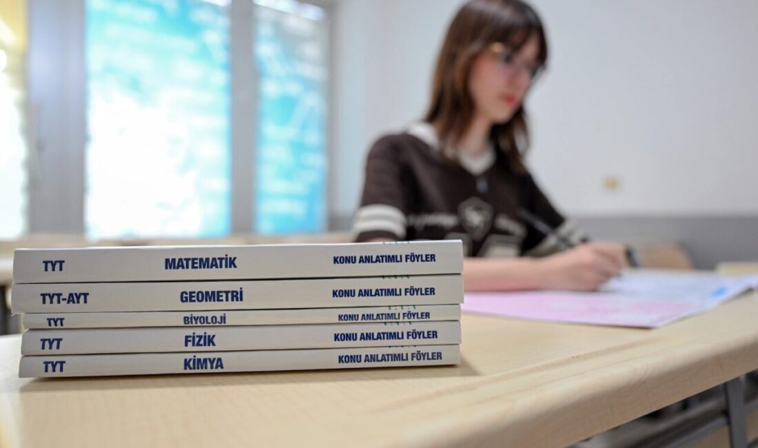 Mersin Büyükşehir Belediyesi’nin Eğitim ve Öğretimi Destekleme Kurs Merkezleri, gençlerin