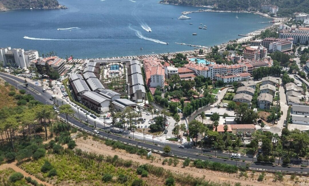 MUSKİ Genel Müdürlüğü ekipleri, Marmaris İçmeler Mahallesi’nde yaklaşık 35 yıllık