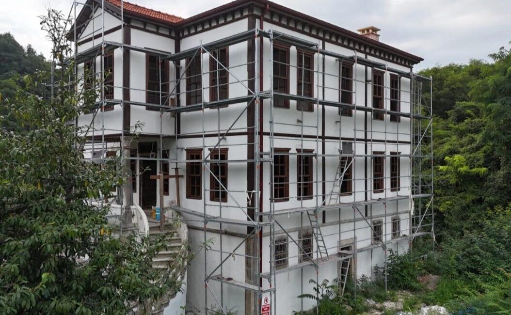 Ordu Büyükşehir Belediyesinin Çamaş Cevat Bey Konağı’nda sürdürdüğü restorasyon çalışmalarında