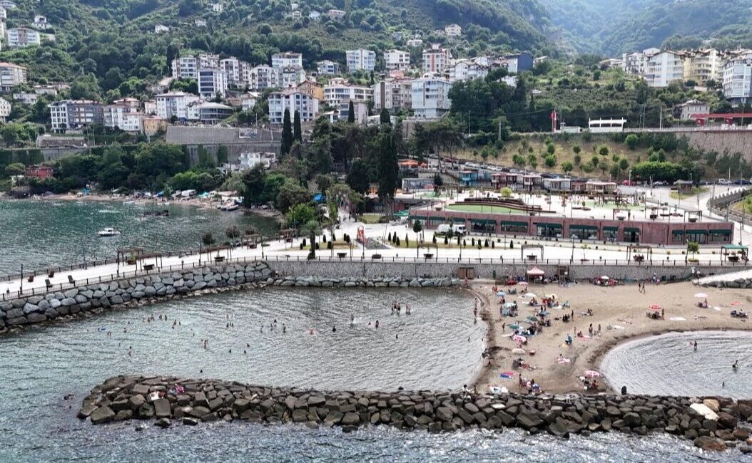 Ordu'da sahile yapılan 17 katlı gökdelenlerin yıkımının ardından ortaya çıkan