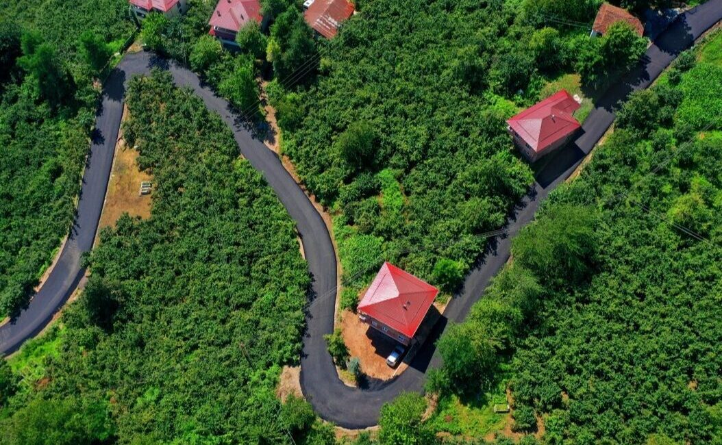 Ordu Büyükşehir Belediyesi, Ulubey ilçesinde turizme çıkan yolda sıcak asfalt