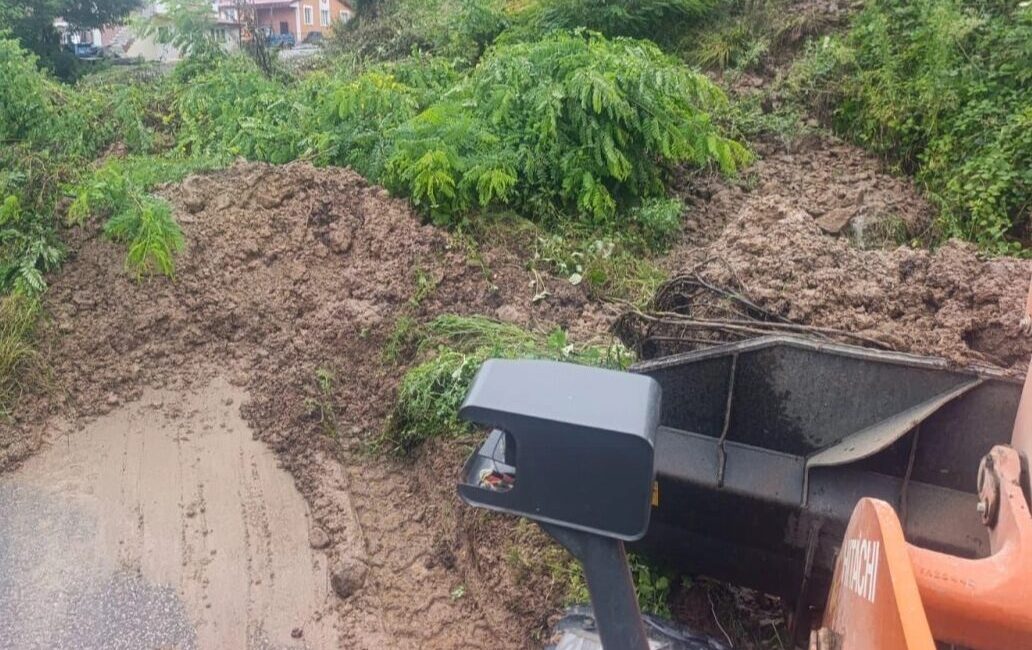 Ordu’da iki gündür etkisini sürdüren yağışlar özellikle kırsal mahallelerde ulaşımı