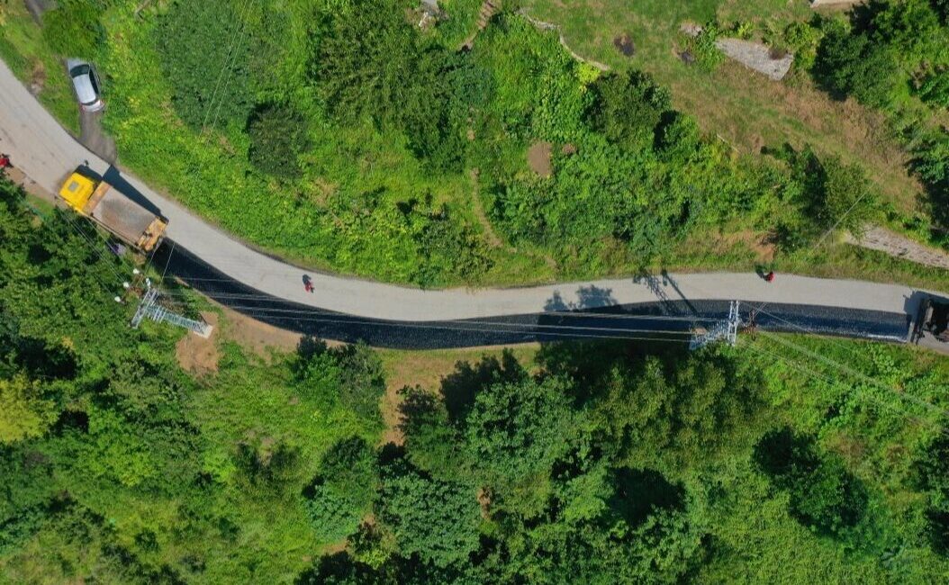 Ordu Büyükşehir Belediyesi Perşembe ilçesinde bir mahalleyi daha asfalt konforu