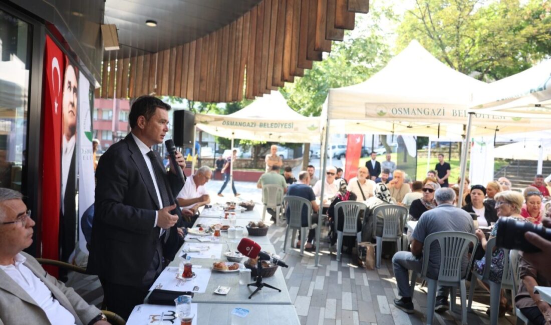 Bursa'da Osmangazi Belediye Başkanı Erkan Aydın, mahalle ziyaretleri kapsamında Muradiye