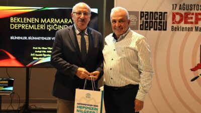 Nilüfer Belediyesi’nin 17 Ağustos depreminin yıldönümünde düzenlediği söyleşide konuşan Jeoloji