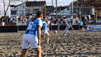 Sakarya Büyükşehir Belediyesi tarafından Kocaali Sahili’nde düzenlenen Plaj Futbol Şampiyonası,