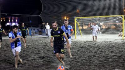 Sakarya Büyükşehir Belediyesi tarafından Kocaali Sahili’nde düzenlenen Plaj Futbolu Şampiyonası