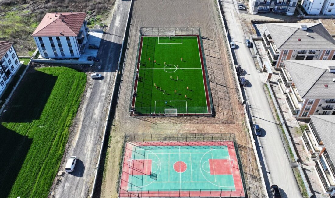 Sakarya Büyükşehir Belediyesi’nin 17 mahalleye kazandırdığı futbol, voleybol, basketbol sahası