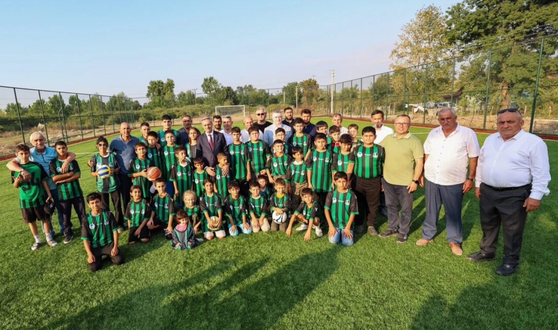 Sakarya Büyükşehir Belediye Başkanı Yusuf Alemdar, Karapürçek Yazılıgürgen Mahallesi'nde açılan