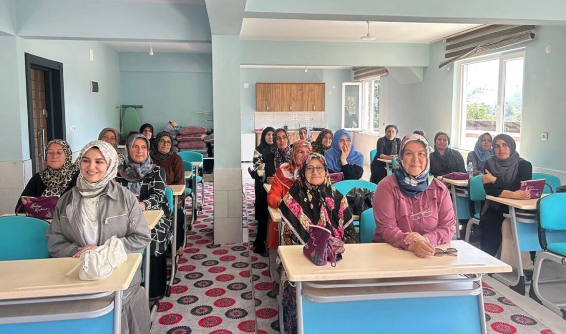 Sakarya Büyükşehir Belediyesi’nin “Kadın Kadına” projesi Akyazı Beldibi Mahallesi’nde devam