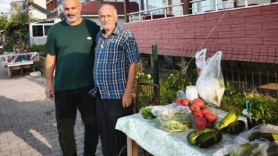 Samsun Yakakent'te emekli öğretmen Fikret Kol ve yerel üreticiler, organik