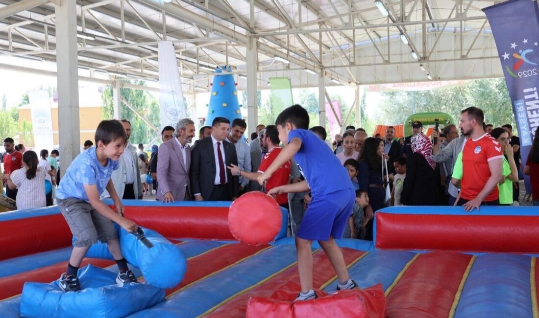 Sarız Sosyal Yaşam Merkezi’nde düzenlenen yaz okulu boyunca çocuklar, spor
