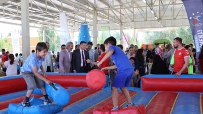 Sarız Sosyal Yaşam Merkezi’nde düzenlenen yaz okulu boyunca çocuklar, spor