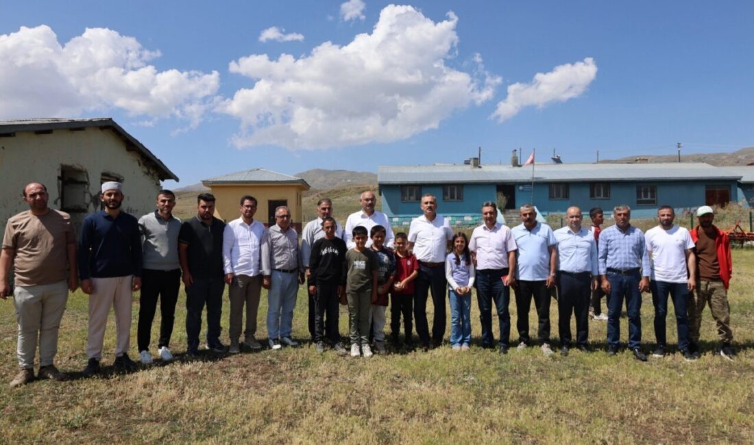 Ağrı Valisi Önder Bozkurt, beraberindeki kurum yöneticileriyle Özveren, Akçay, Mollaali,