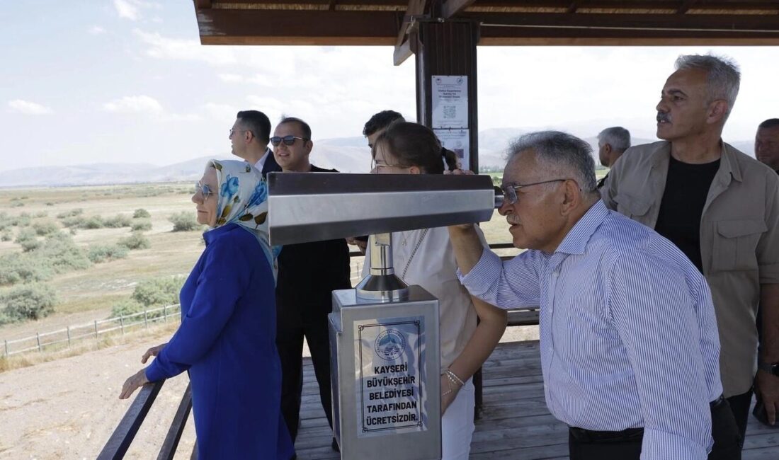 Kayseri Büyükşehir Belediye Başkanı Dr. Memduh Büyükkılıç, eşi Dr. Necmiye