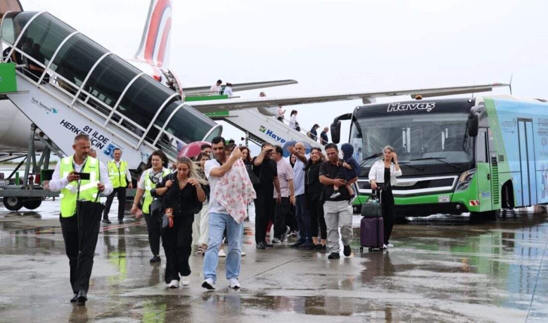 Tahran-Trabzon arasındaki ilk direkt uçak seferini karşılama törenine katılan Trabzon