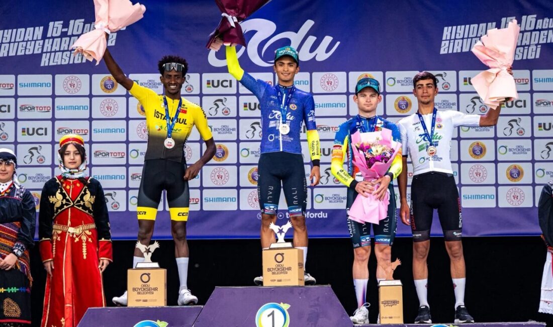 94 bisikletçinin start aldığı son etapta sporcular, zorlu tırmanışın ardından
