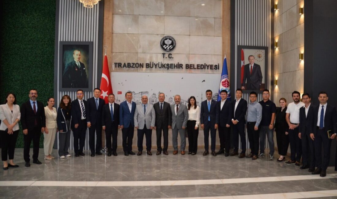 Çin Büyükelçiliği öncülüğünde oluşan banka ve şirket temsilcilerinden oluşan heyet,