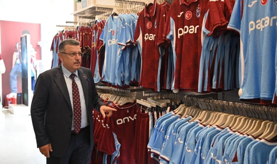 Trabzon Büyükşehir Belediye Başkanı Ahmet Metin Genç, Trabzonspor'a destek amacıyla