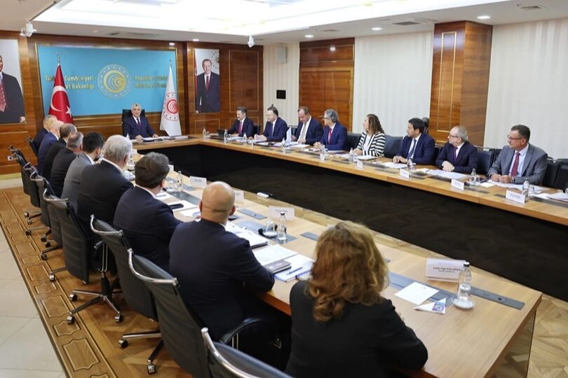 Ticaret Bakanı Ömer Bolat, Hizmet İhracatçıları Birliği Yönetim Kurulu ile