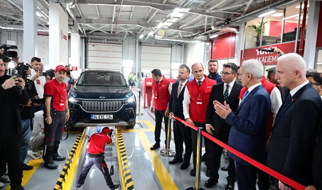 Ulaştırma ve Altyapı Bakanı Abdulkadir Uraloğlu, İstanbul Valisi Davut Gül