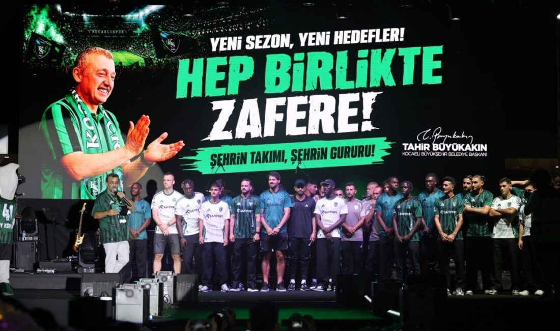 Kocaeli Büyükşehir Belediyesi tarafından düzenlenen Kocaelispor 2026-2027 sezon açılış programında