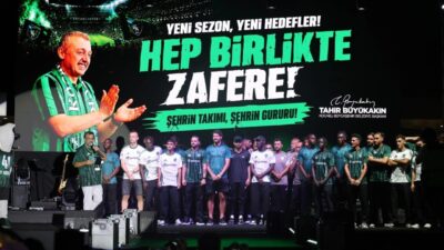Kocaeli Büyükşehir Belediyesi tarafından düzenlenen Kocaelispor 2026-2027 sezon açılış programında