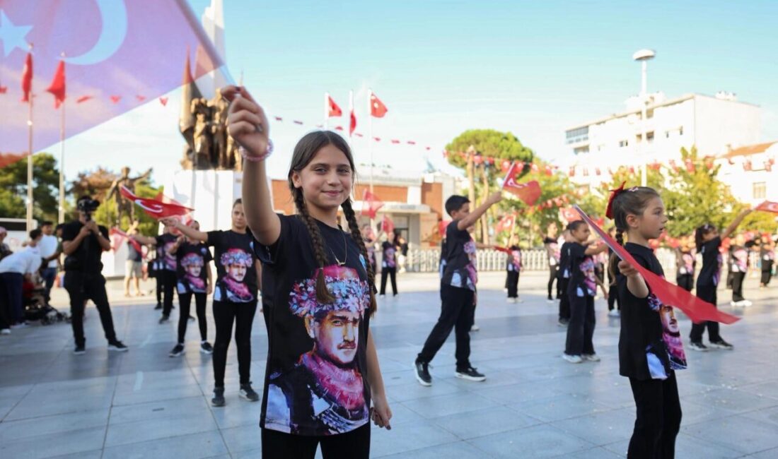 Manisa’da 30 Ağustos Zafer Bayramı’nın 104’üncü yıl dönümü, çocukların neşesiyle