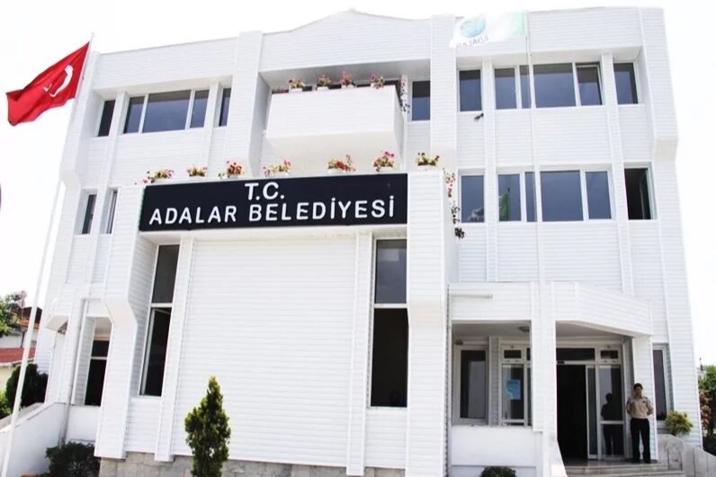İstanbul Valiliği, sağlık sorunları nedeniyle görevinden istifa eden Adalar Belediye