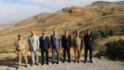 Ağrı Valisi Önder Bozkurt, Doğubayazıt Kaymakamı Mustafa Ayvat ve beraberindeki
