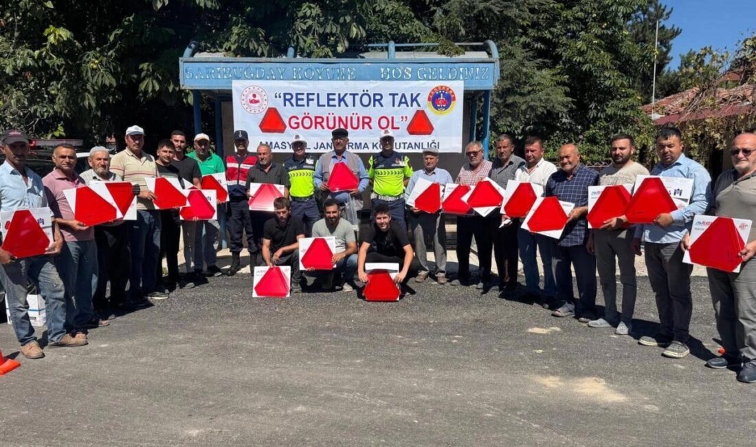 Amasya İl Jandarma Komutanlığı ekipleri, traktör sürücülerine yönelik trafik güvenliği