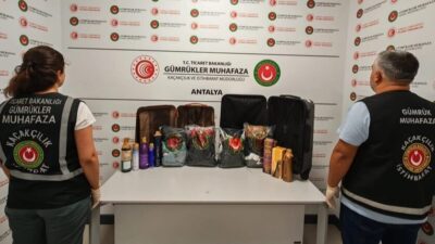 Ticaret Bakanlığı Gümrükler Muhafaza ekiplerinin Antalya Havalimanı’nda düzenlediği operasyonda, iki