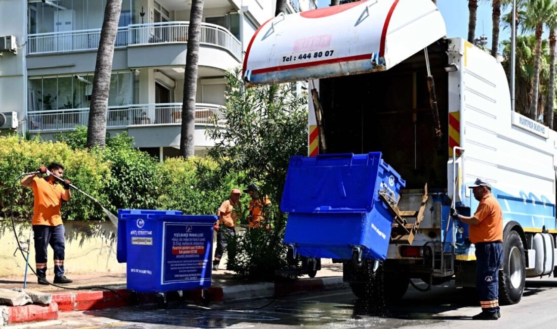 Antalya’da yaz aylarıyla birlikte çöp konteynerlerinde oluşabilecek kötü koku ve
