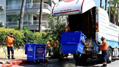 Antalya’da yaz aylarıyla birlikte çöp konteynerlerinde oluşabilecek kötü koku ve