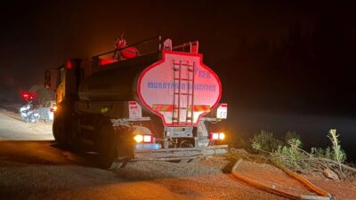 Antalya’nın Aksu ilçesine bağlı Karaöz mevkiinde çıkan orman yangınının kontrol