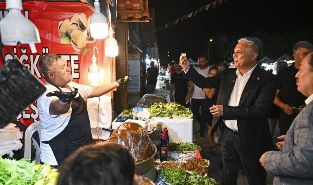 Antalya’da Türkiye’nin dört bir yanından kültürleri, yöresel lezzetleri, halk danslarını