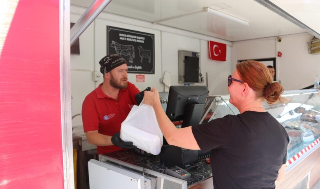Antalya Büyükşehir Belediyesi’nin Halk Et Projesi kapsamında hizmet veren mobil