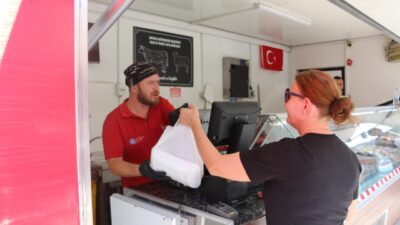 Antalya Büyükşehir Belediyesi’nin Halk Et Projesi kapsamında hizmet veren mobil
