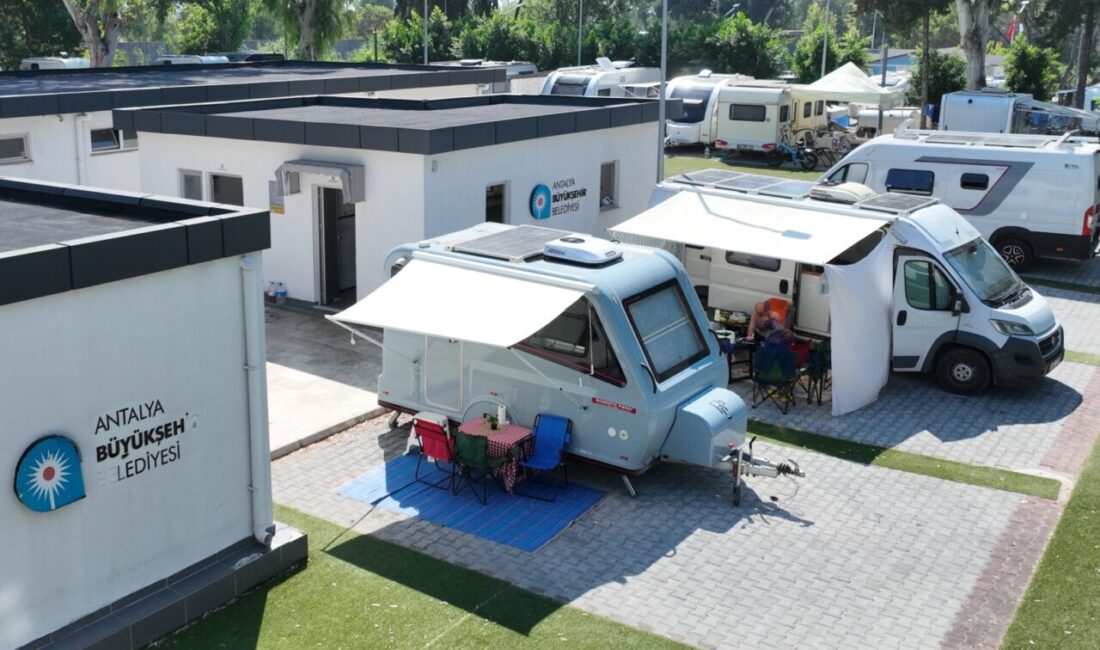 Antalya Büyükşehir Belediyesi’nin Konyaaltı’nda hizmete açtığı Karavan Park, dünya standartlarındaki