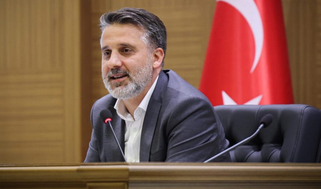 Bursa Büyükşehir Belediye Başkan Vekili Şahin Biba, değerlendirme toplantısında sahadaki