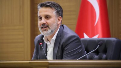 Bursa Büyükşehir Belediye Başkan Vekili Şahin Biba, değerlendirme toplantısında sahadaki