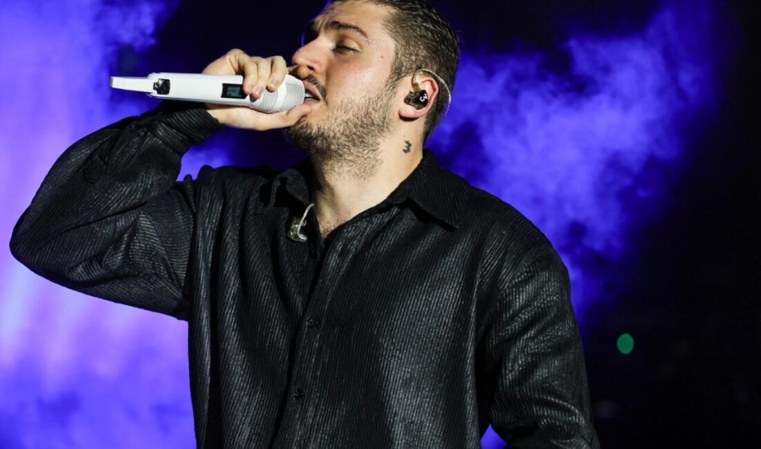 Arka arkaya çıkardığı hit şarkılarla müzik dünyasına adını altın harflerle