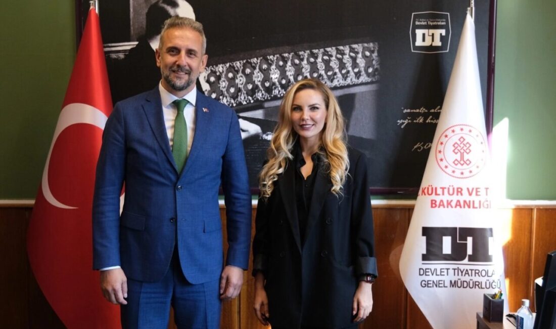 Bursa Devlet Tiyatrosunda dört sezon boyunca müdür yardımcılığı görevini sürdüren