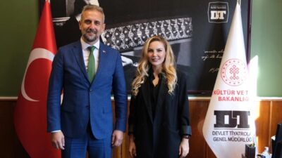 Bursa Devlet Tiyatrosunda dört sezon boyunca müdür yardımcılığı görevini sürdüren