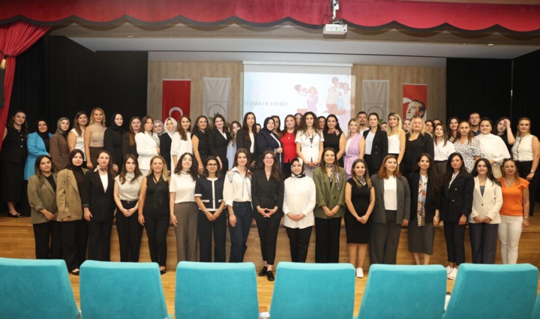Okul öncesi eğitimin temel unsurlarından biri olan öğretmenlerin mesleki gelişimini