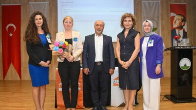 Bursa'da Osmangazi Belediyesi, 21 Eylül Dünya Alzheimer Günü kapsamında, Alzheimer