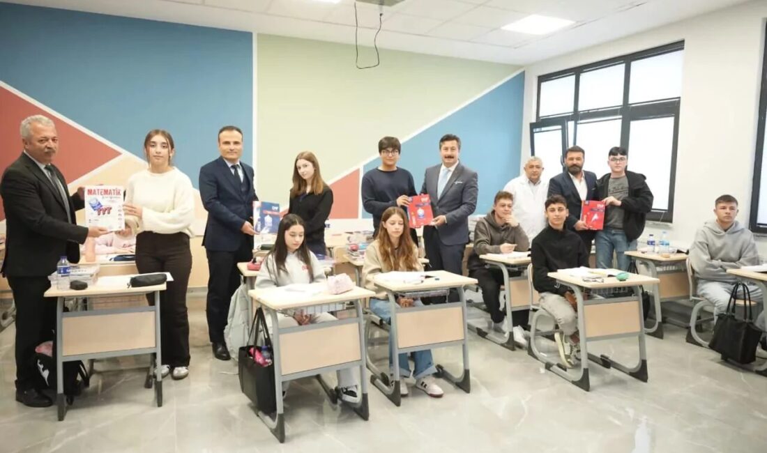 Bursa'da Yenişehir Belediyesi, üniversite hazırlık kurslarına kayıt yaptıran 120 öğrenciye