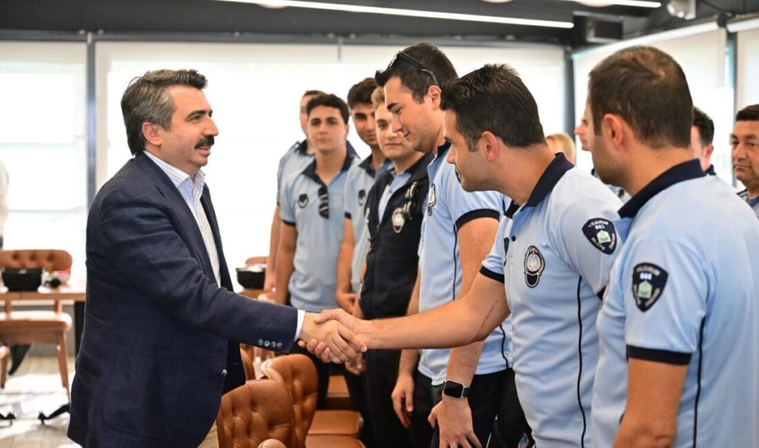 Bursa'da Yıldırım Belediye Başkanı Oktay Yılmaz, Zabıta Haftası dolayısıyla Yıldırım